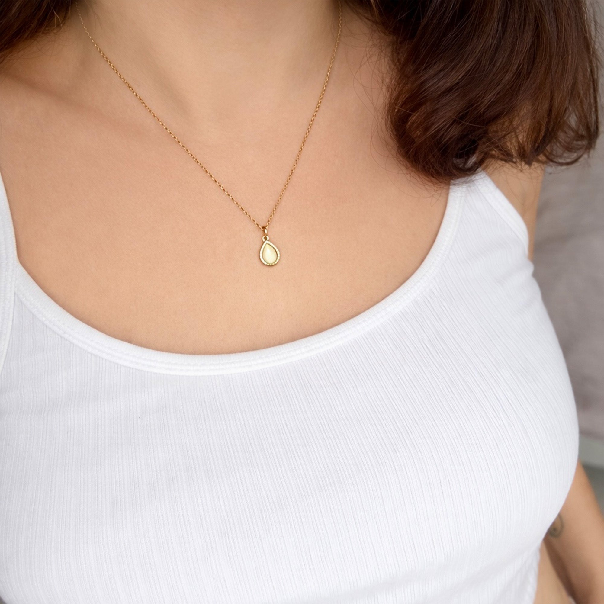 Sera Teardrop Pendant Necklace