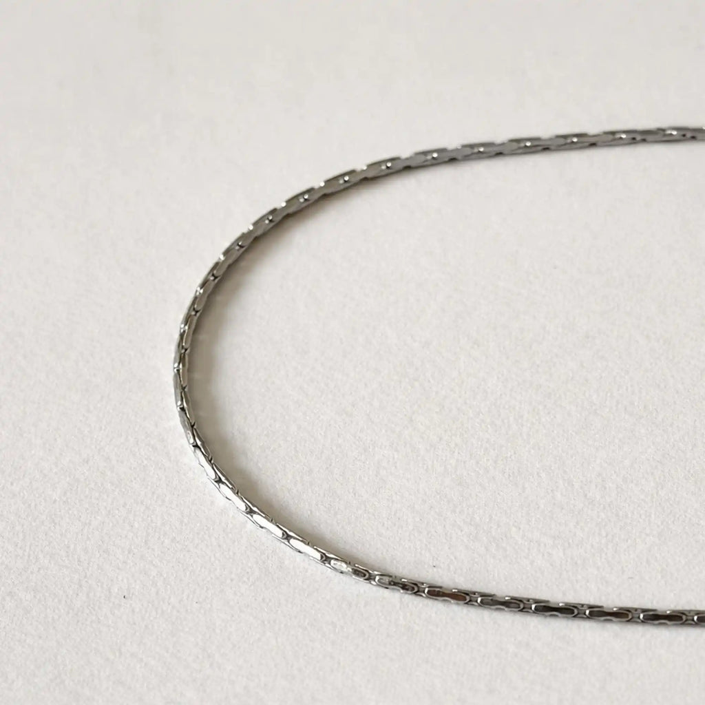 Sole Snake Chain Necklace silver close-up chain detail — Tamola Jewellery