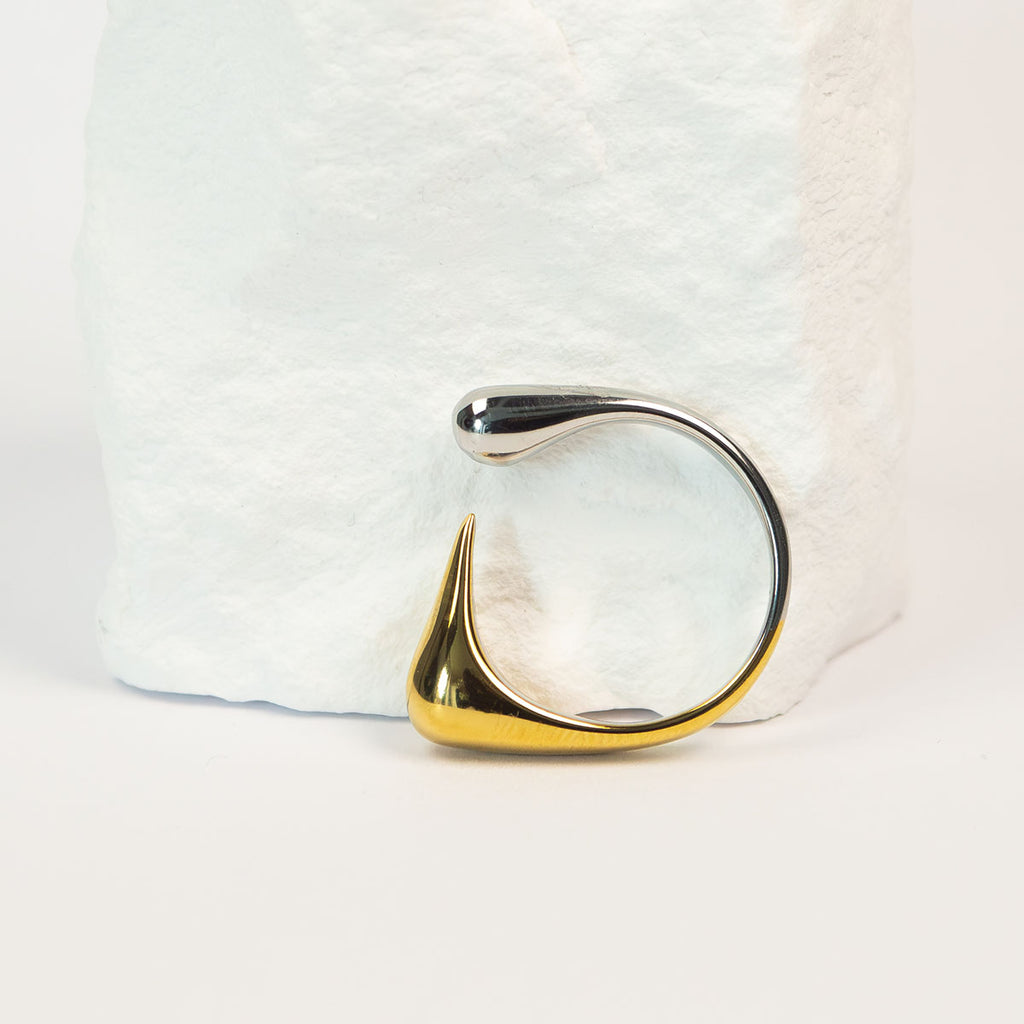 Thea Horn Ring