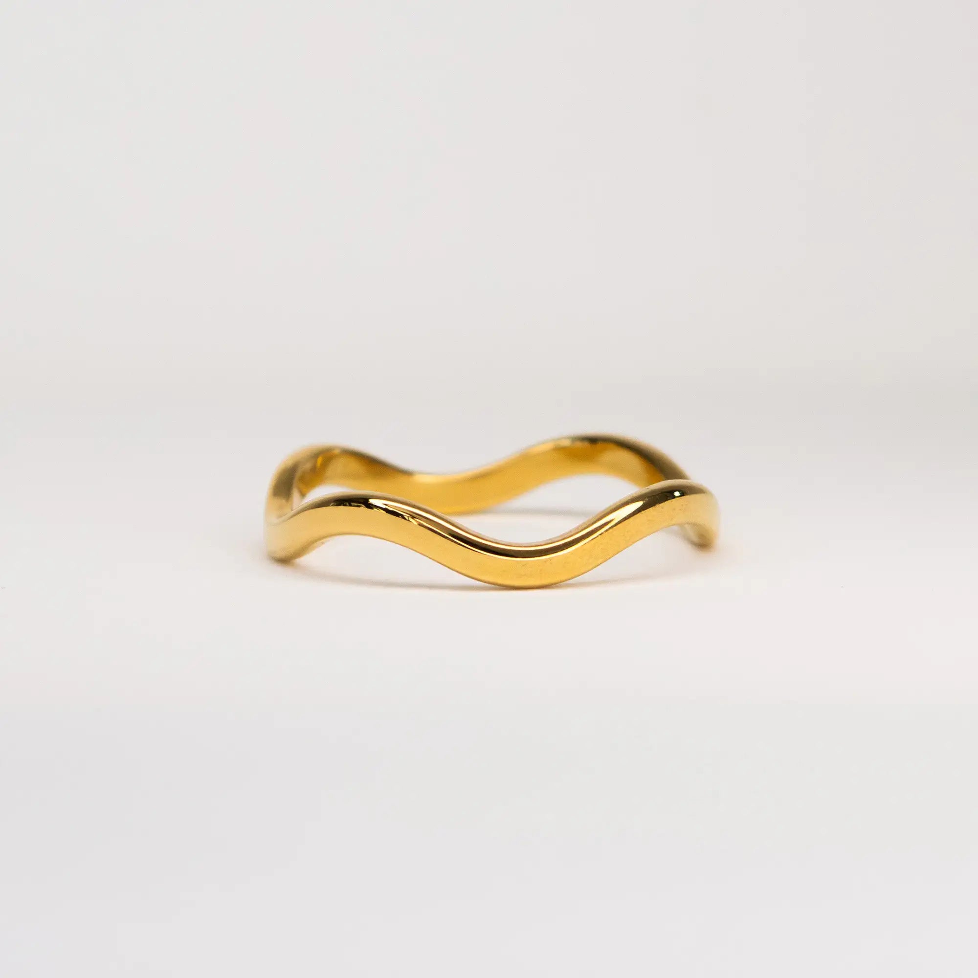 Asta Organic Wave Ring gold front view — Tamola Jewellery