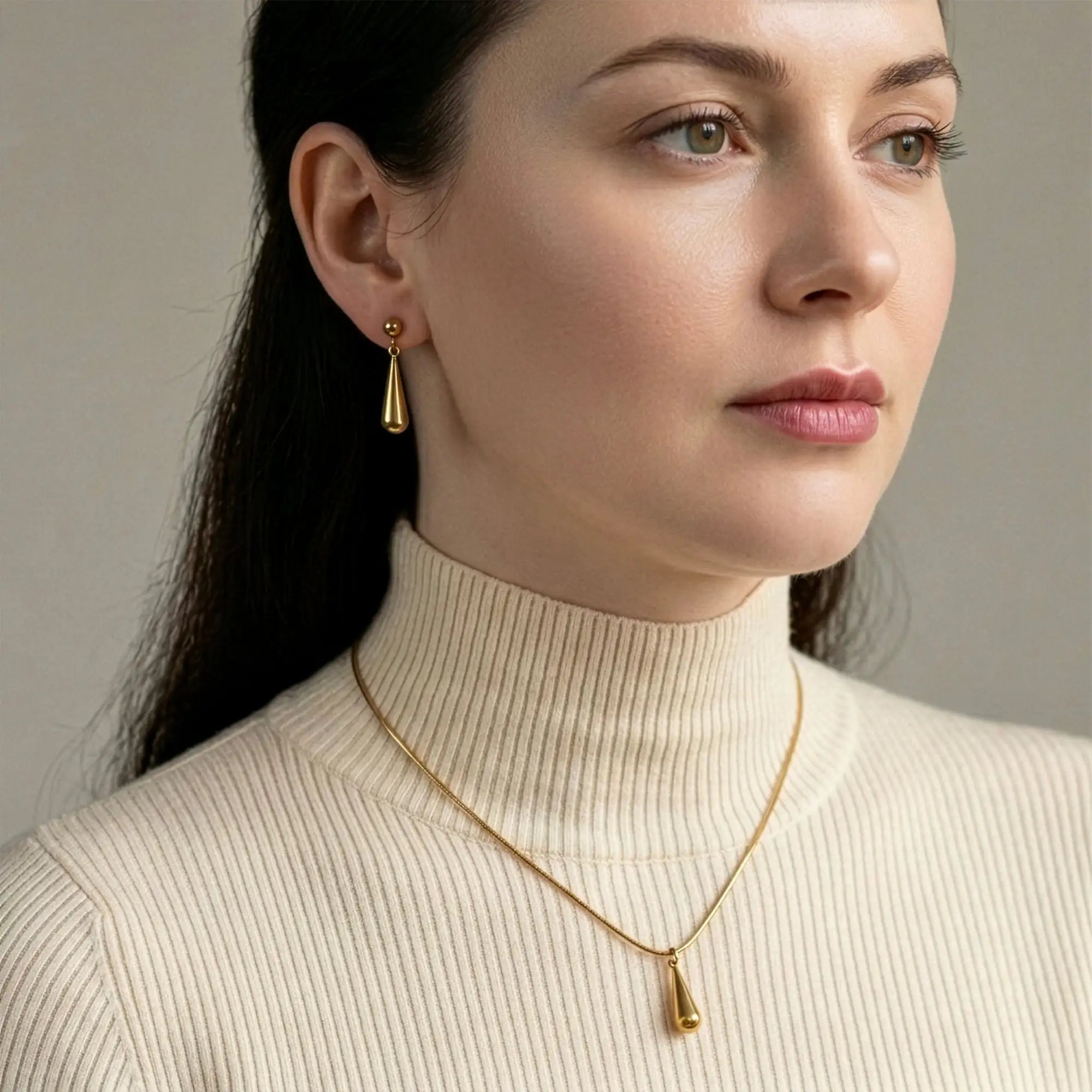 Celeste Teardrop Set gold earrings and necklace detail stainless steel — Tamola Jewellery