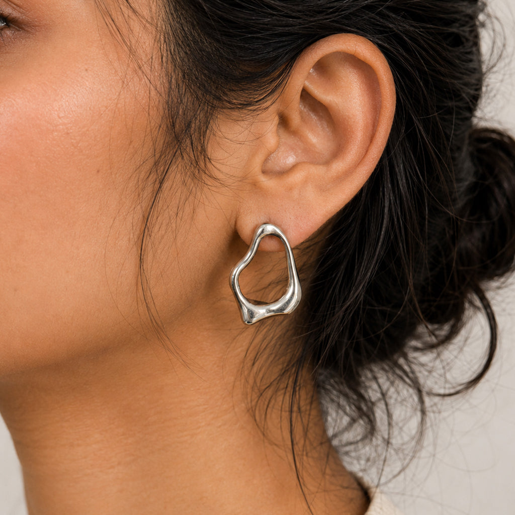 Elin Organic Shape Earrings silver close-up — Tamola Jewellery