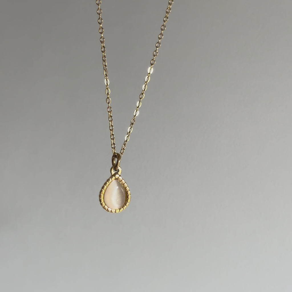 Sera Teardrop Pendant Necklace