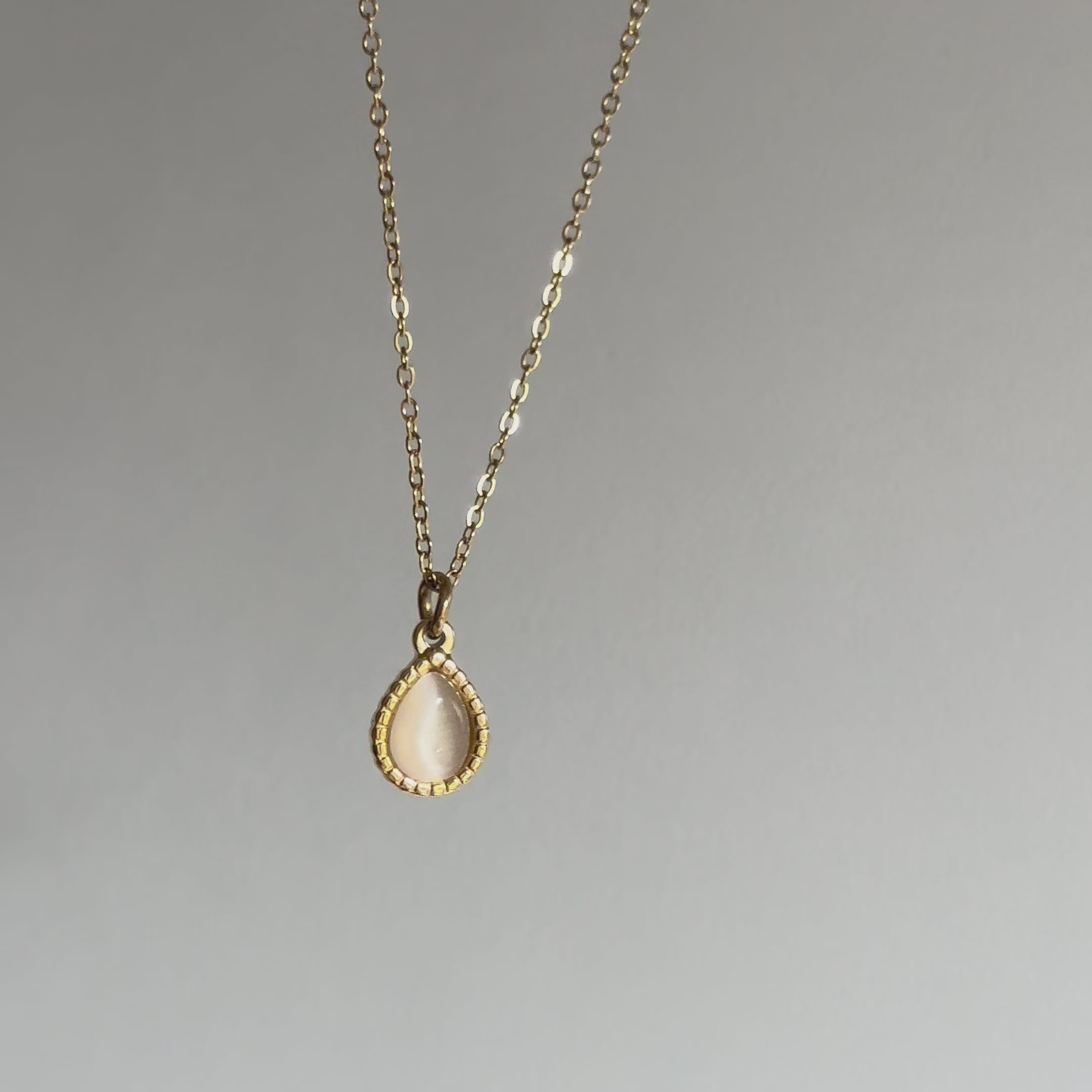 Sera Teardrop Pendant Necklace