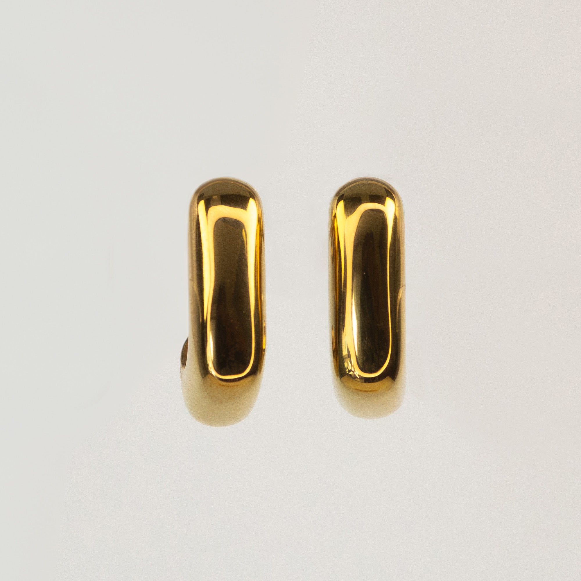 Solène Sculptural Huggie Earrings
