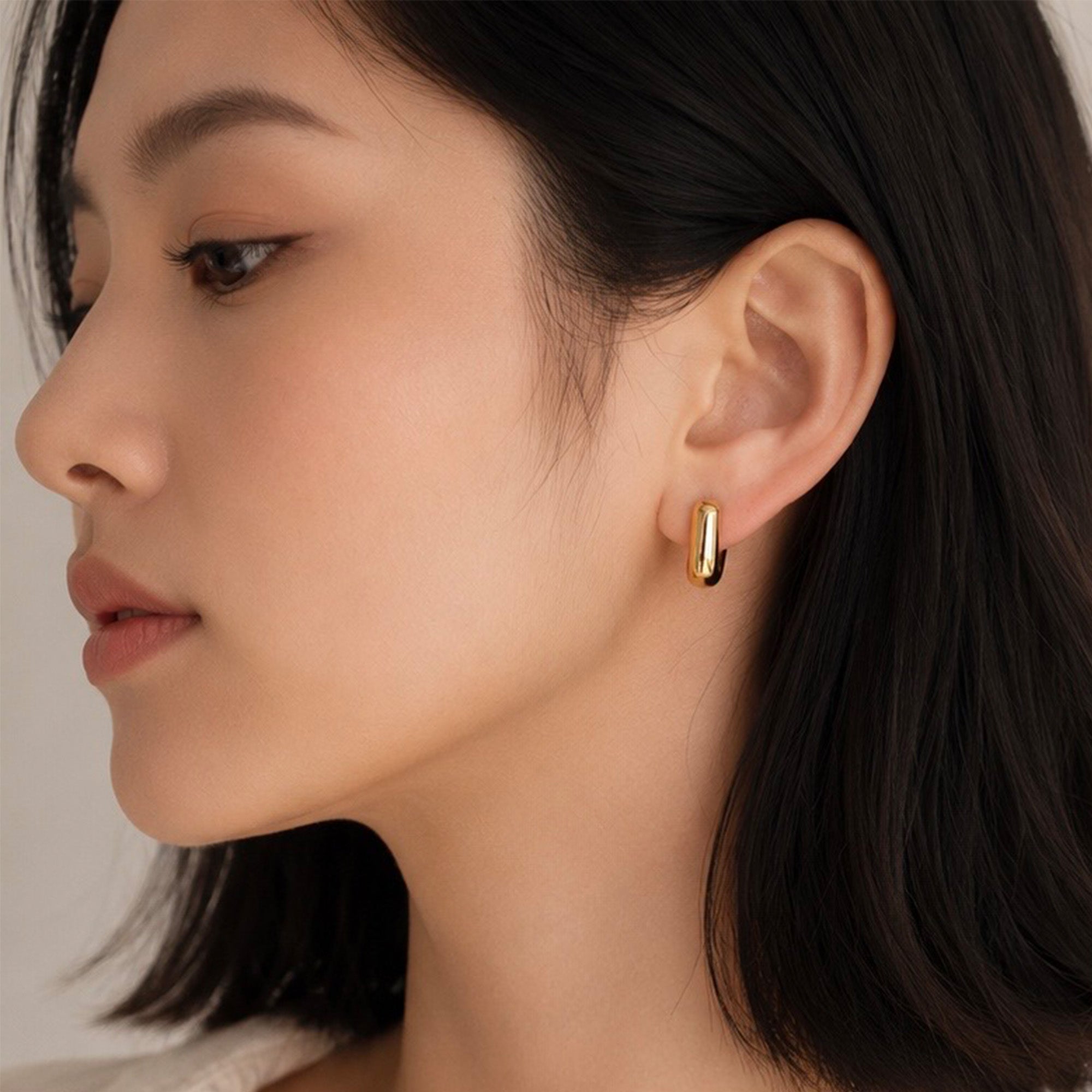 Solène Sculptural Huggie Earrings