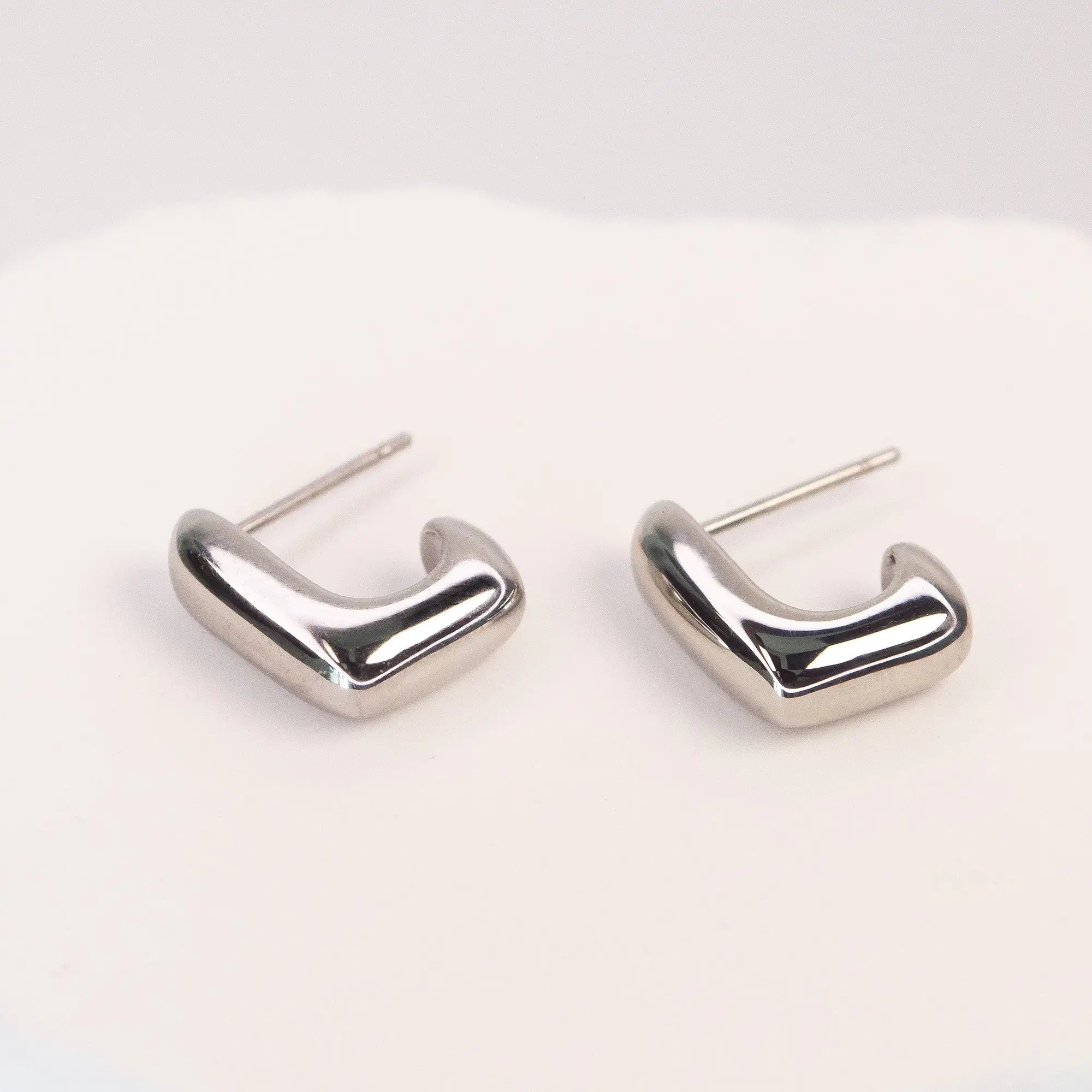 Solène Sculptural Huggie Earrings silver stainless steel — Tamola Jewellery