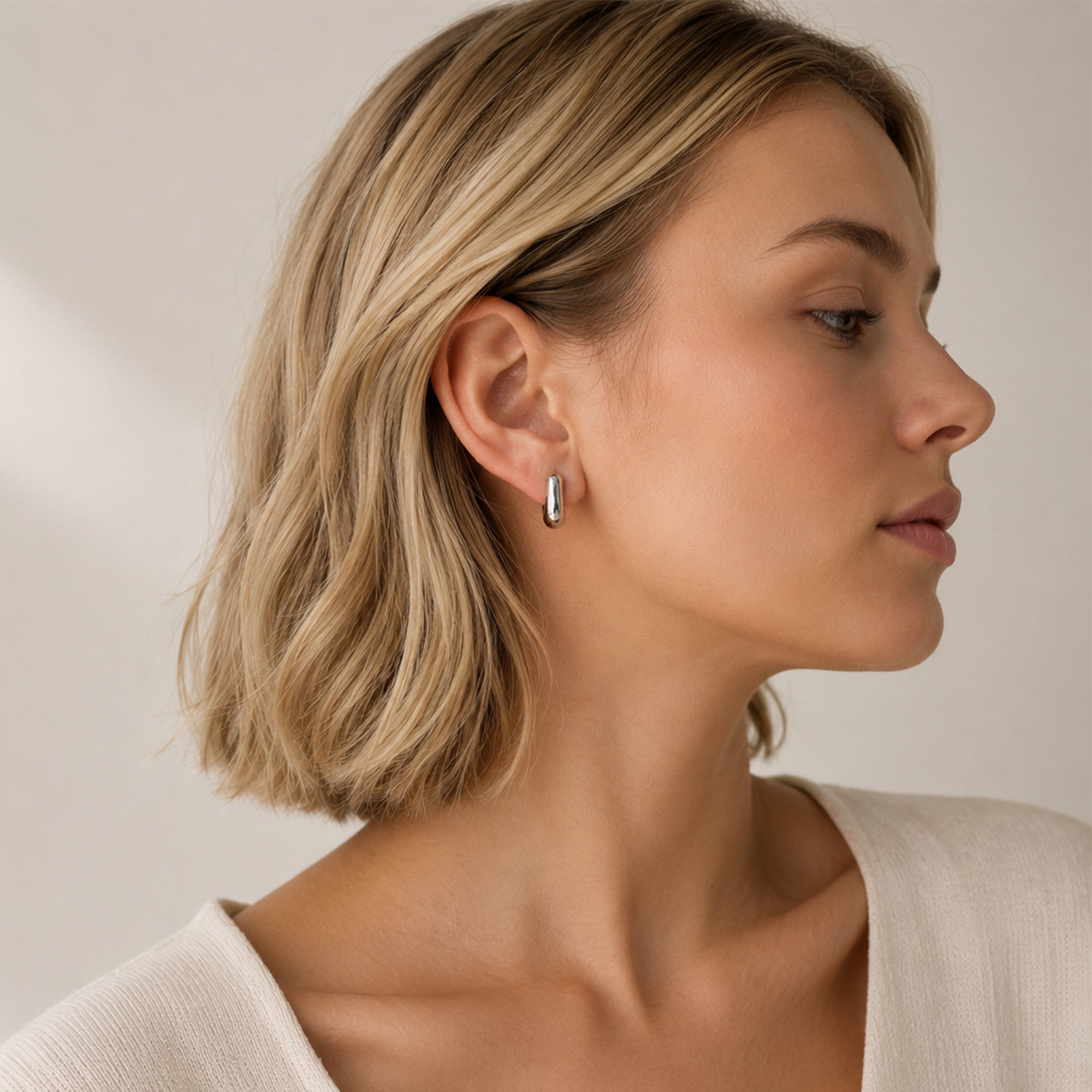Solène Sculptural Huggie Earrings